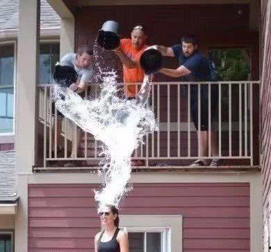 日本邪恶幽默了,揭秘那些令人捧腹又心惊的黑色幽默故事