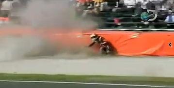 恐怖摩托车事故视频